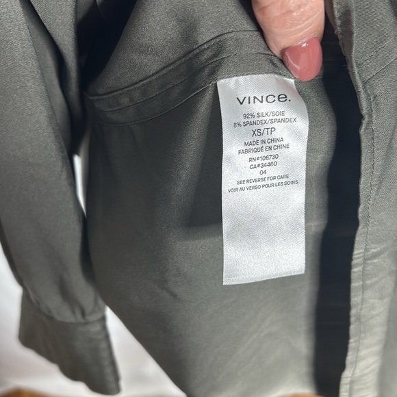 VINCE Silk Green V Neck Popover Long Sleeve Blouse Top Small - Picture 8 of 8